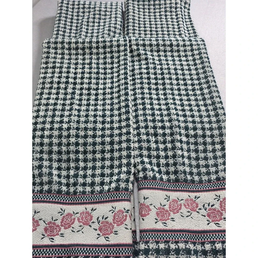 4 Vintage Priority by Santens Full Size Bath Towel Black White Houndstooth Pink